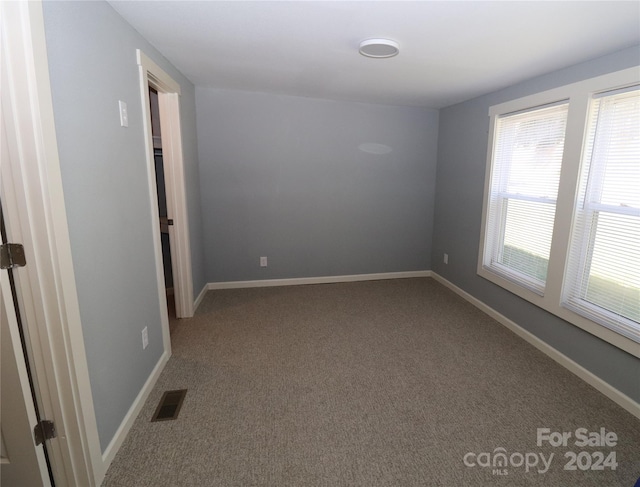 spare room with carpet flooring