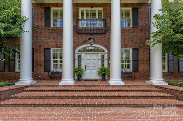 view of front facade with covered porch