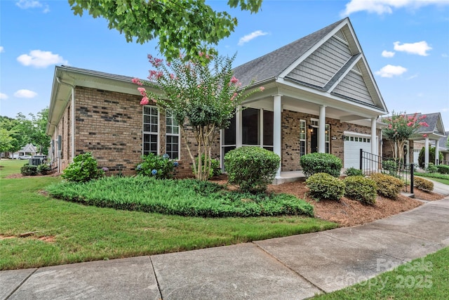 view of front of house featuring a front lawn