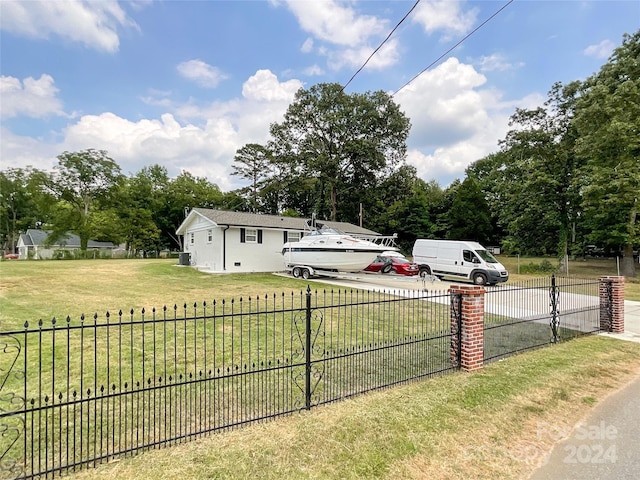 exterior space featuring a yard