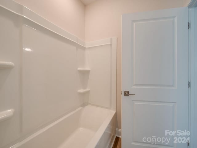 bathroom featuring shower / bath combination