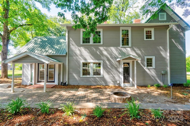 view of front of house featuring a patio area and an outdoor fire pit