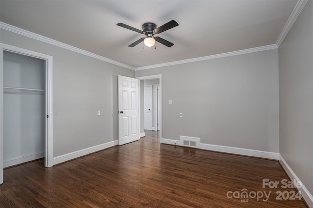 unfurnished bedroom with dark wood-type flooring, a closet, ceiling fan, and ornamental molding