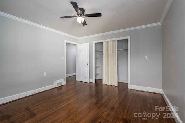 unfurnished bedroom featuring ceiling fan, a closet, dark hardwood / wood-style floors, and ornamental molding