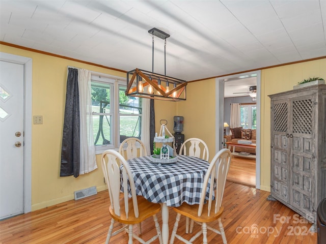 dining room featuring ceiling fan, light hardwood / wood-style flooring, and ornamental molding