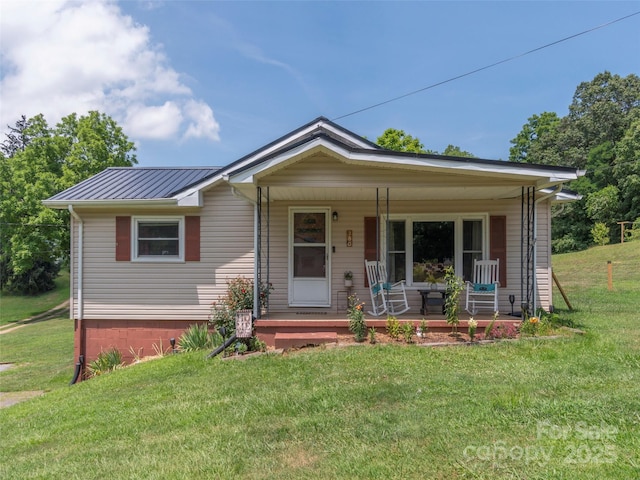 view of front of property with a porch and a front lawn