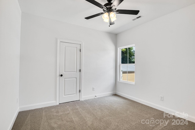 unfurnished room with carpet flooring and ceiling fan