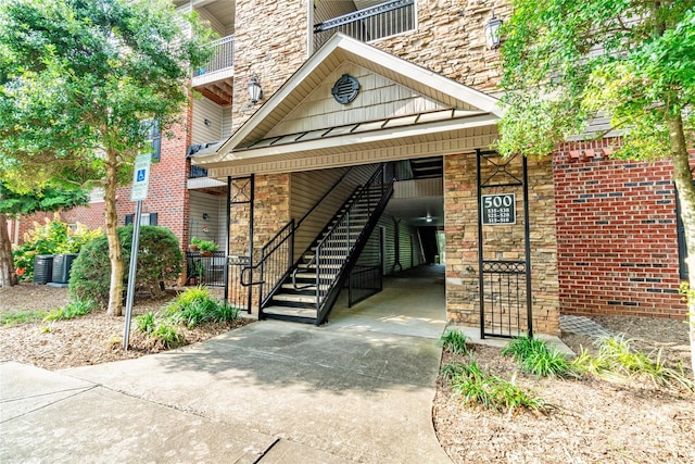 property entrance featuring a carport