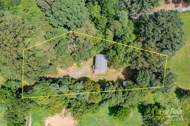 birds eye view of property featuring a wooded view