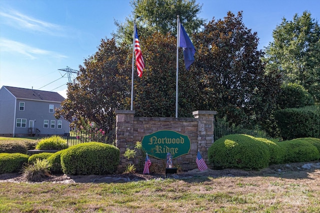 view of community / neighborhood sign