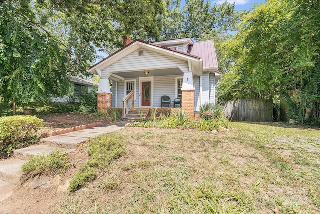 view of front of property featuring a front lawn and a porch