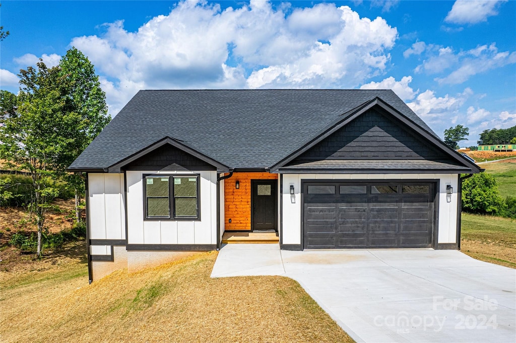 view of front facade with a garage and a front yard