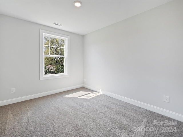 unfurnished room featuring carpet