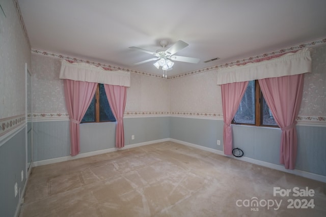 empty room with ceiling fan