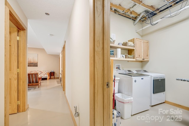 washroom featuring cabinets and washing machine and dryer