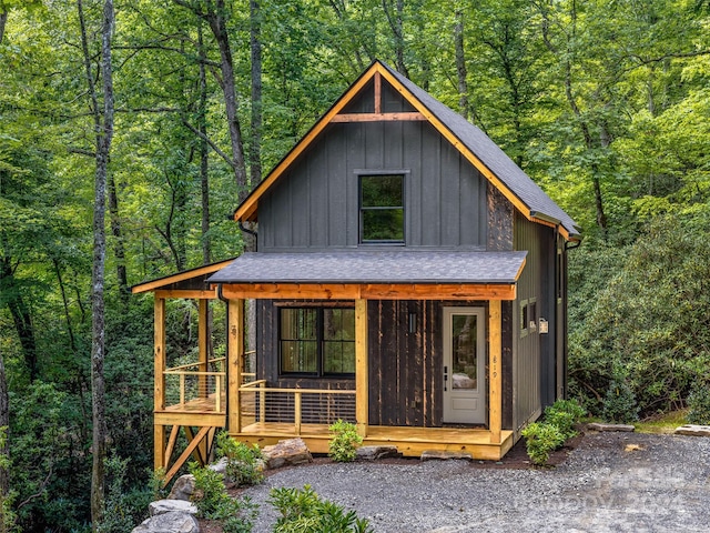 view of front of house with covered porch