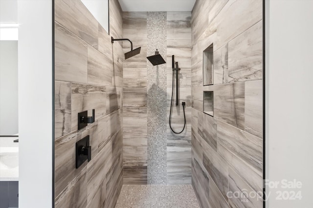 bathroom featuring tiled shower