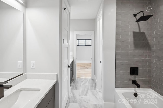 bathroom with vanity and tiled shower / bath