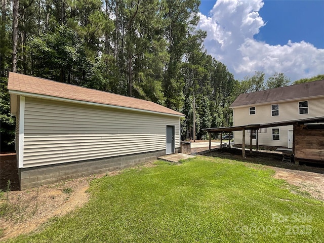 view of yard with a carport