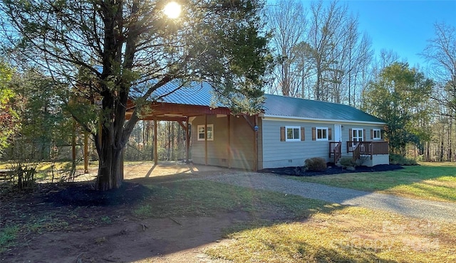 view of front of house with a front yard and a carport