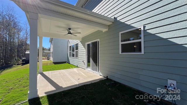 view of patio with ceiling fan