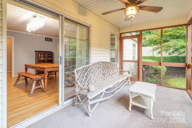 sunroom with ceiling fan