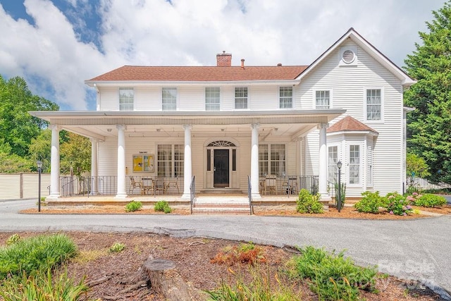 view of front of house featuring a porch