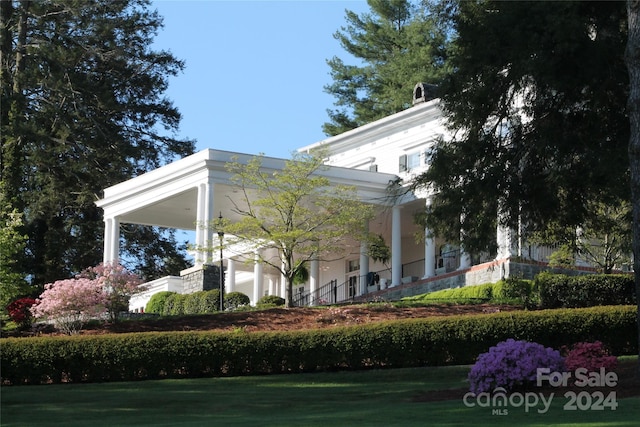 view of community featuring a lawn