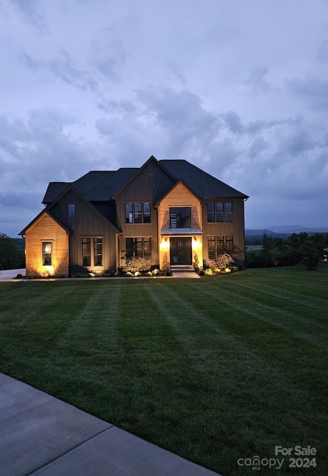 view of front of house featuring a front yard