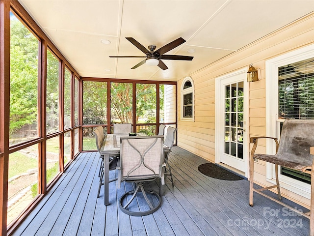 sunroom featuring ceiling fan