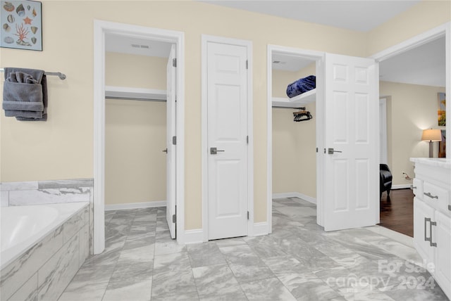 bathroom featuring tiled tub