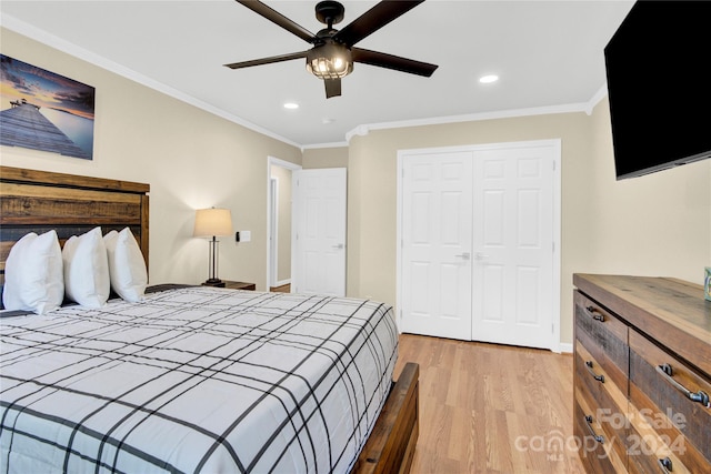 bedroom featuring ceiling fan, a closet, light hardwood / wood-style flooring, and crown molding