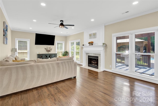 living room featuring hardwood / wood-style flooring, ornamental molding, and ceiling fan