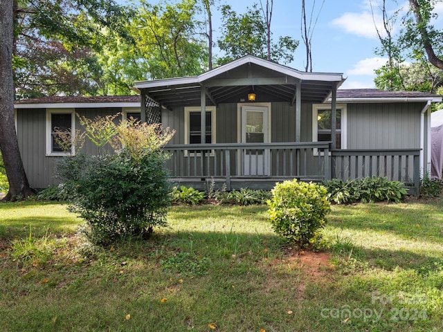 view of front of house with a porch and a front lawn