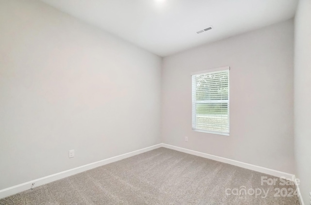 spare room with carpet flooring