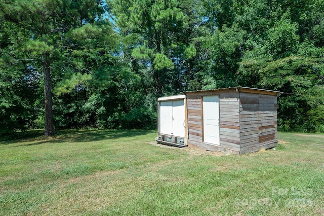 view of outdoor structure with a yard