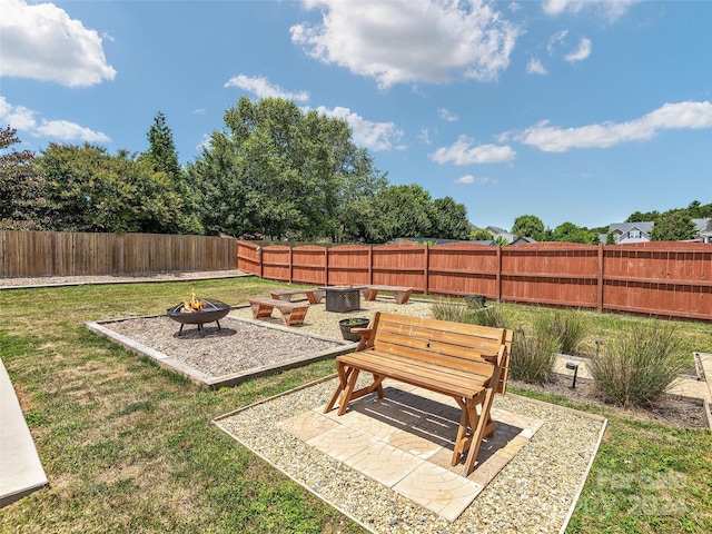 view of yard featuring a fire pit