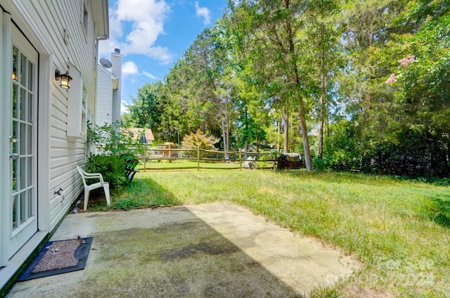 view of yard featuring a patio