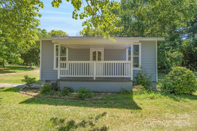 view of front of home featuring a front yard and a porch