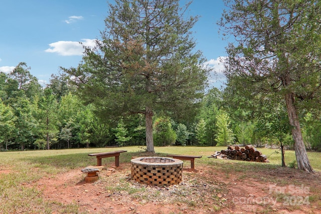 view of yard featuring an outdoor fire pit