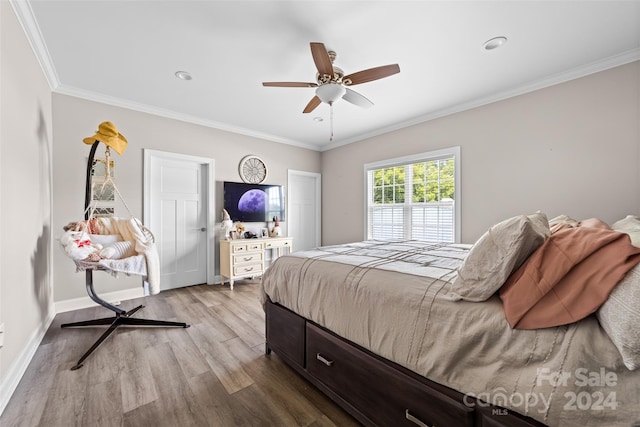 bedroom featuring crown molding, ceiling fan, and light hardwood / wood-style floors