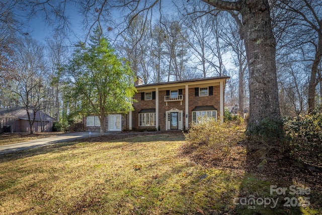 view of front of house with a front yard