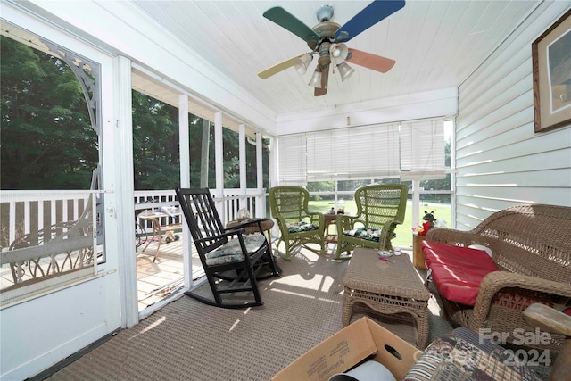 sunroom featuring ceiling fan