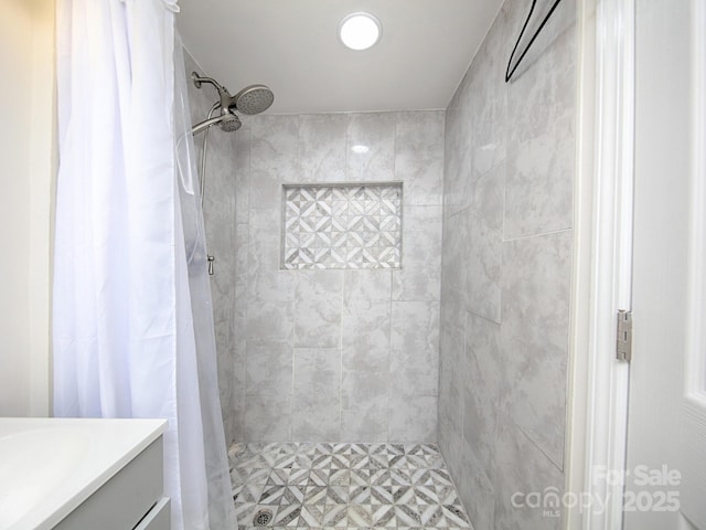 bathroom featuring a shower with curtain and vanity