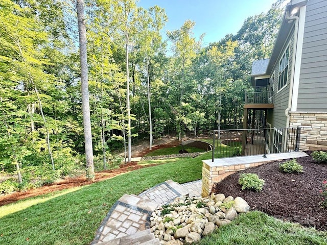 view of yard with a balcony