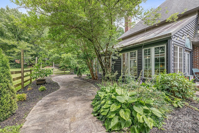 view of yard featuring a patio