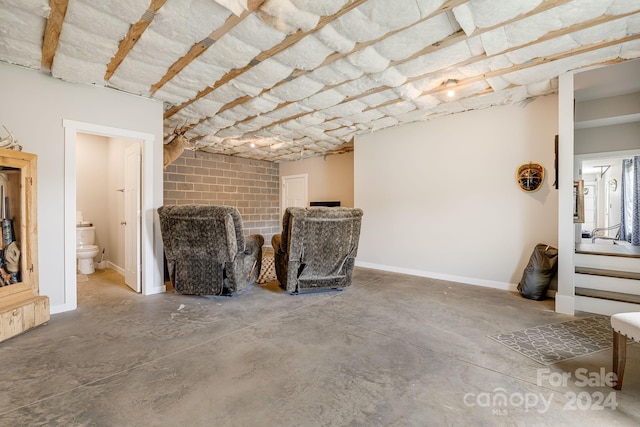 unfurnished room featuring concrete floors and baseboards