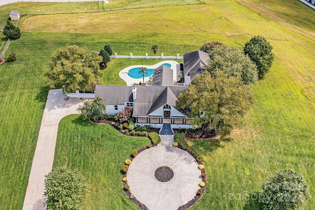 birds eye view of property featuring a rural view