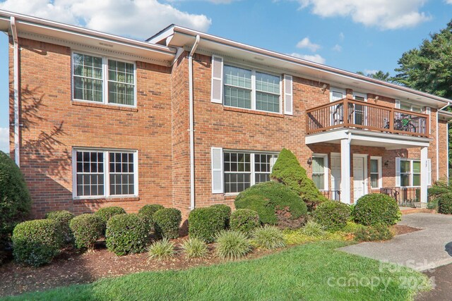 view of front of property with a balcony