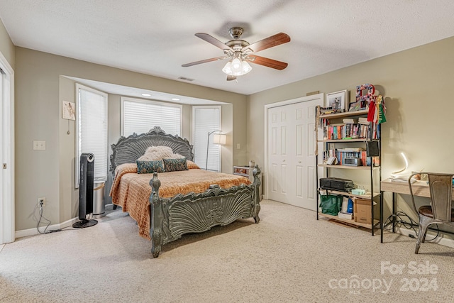 bedroom featuring a textured ceiling, ceiling fan, and a closet